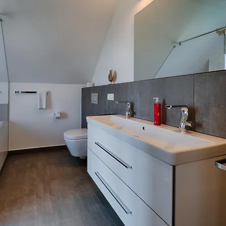 펜션 Reetland Am - Luxus Reetdachvilla Mit 3 Schlafzimmern, Sauna Und Kamin F22 *