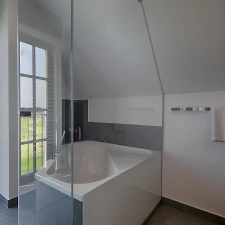 펜션 Reetland Am - Luxus Reetdachvilla Mit 3 Schlafzimmern, Sauna Und Kamin F22