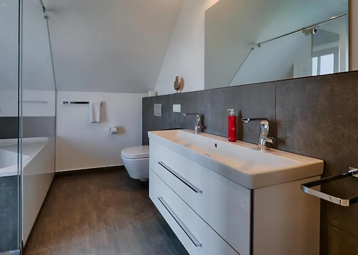 Feriehus Reetland Am - Luxus Reetdachvilla Mit 3 Schlafzimmern, Sauna Und Kamin F22 *