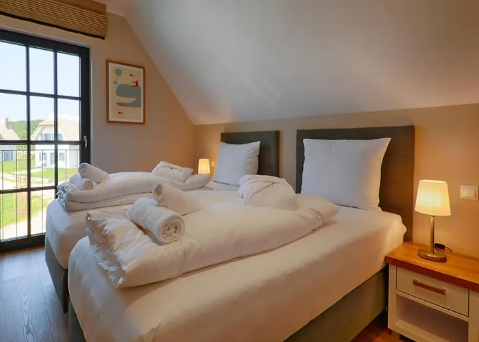 Reetland Am - Luxus Reetdachvilla Mit 3 Schlafzimmern, Sauna Und Kamin F22 Feriehus *