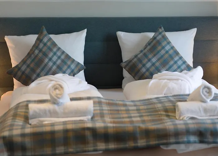 Reetland Am - Luxus Reetdachvilla Mit 3 Schlafzimmern, Sauna Und Kamin F22 Feriehus Dranske
